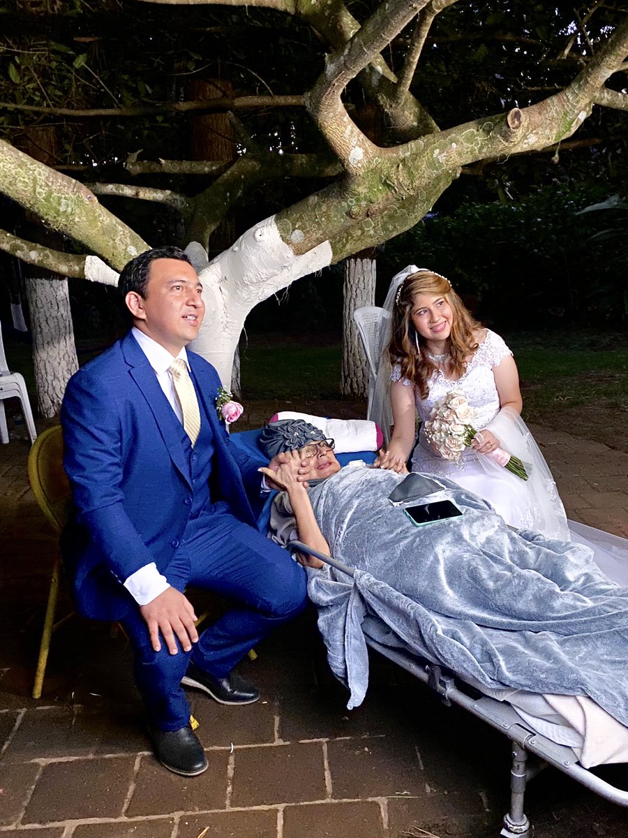 ambudeseos's tweet photo. El día de ayer estuvo lleno de momentos que han quedado grabados en nuestros corazones 🦋. 
⠀
Cumplir el deseo de esta bella dama de presenciar la boda de su hija es algo de lo que estamos totalmente agradecidos de ser parte. https://t.co/SYBdyMTtzx