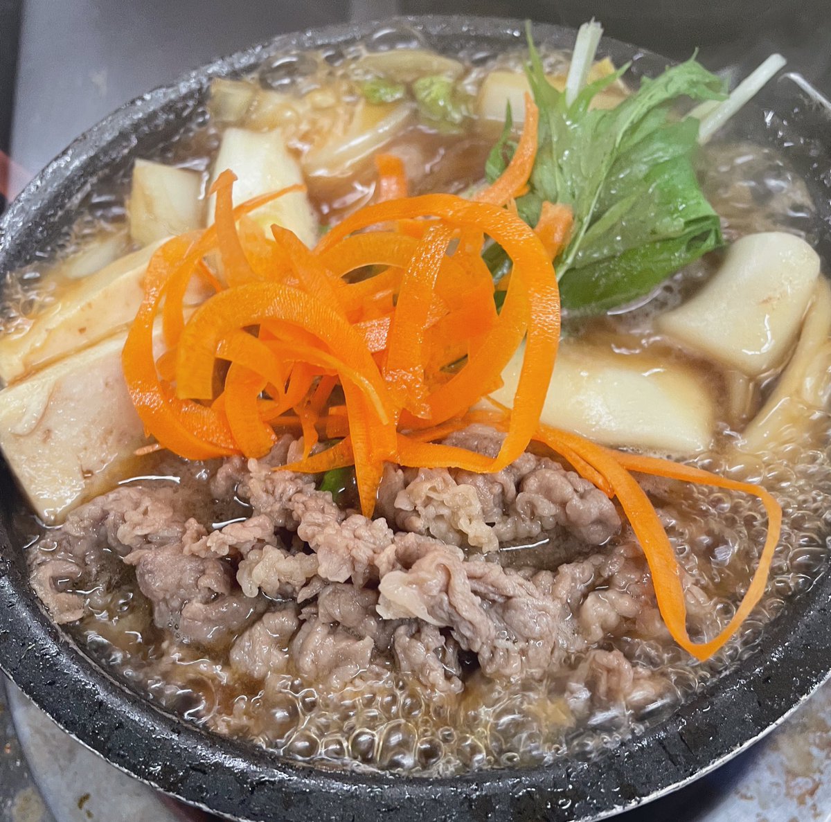 dontei_misato's tweet photo. ［朗報］
本日よりランチで大人気の牛すき鍋膳&amp;国産牛すき鍋膳を
21時から販売致します🐮
ぜひ仕事帰りなどサッと食べたい時にお立ち寄りください(′ʘ⌄ʘ‵)

#どん亭三郷店限定
#牛すき鍋膳・国産牛すき鍋膳 https://t.co/G2N6w0MbE2