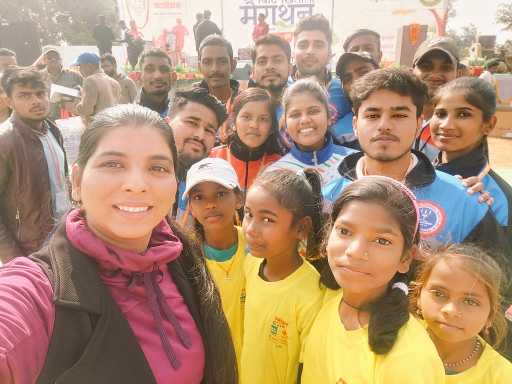 BhawnaDehariya's tweet photo. “Champions keep playing until they get it right.”
बांधवगढ़ टाइगर रिजर्व के सुंदर से ग्राम खितौली में फिट खितौली रन का आयोजन हुआ। #FitKhitauliMarathon #KalamFoundation #BandhavgarhTigerReserve #BhawnaDehariya #ChhindwaraMarathon #RunForVan #Khatauli #TigerReserve https://t.co/k5R3XBityb