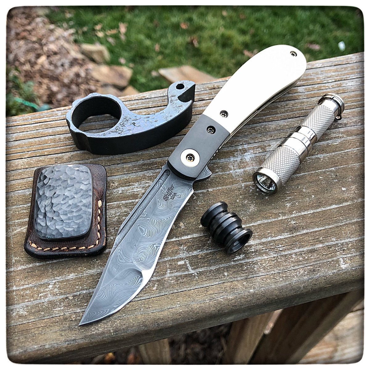 KevinCo55931013's tweet photo. Sunday carry-
#DocShiffer #Voxnaes #BackPocketFlipper
#ScoopyLoops #Maratac #WorryStone #Snail https://t.co/EbbEjy61GX