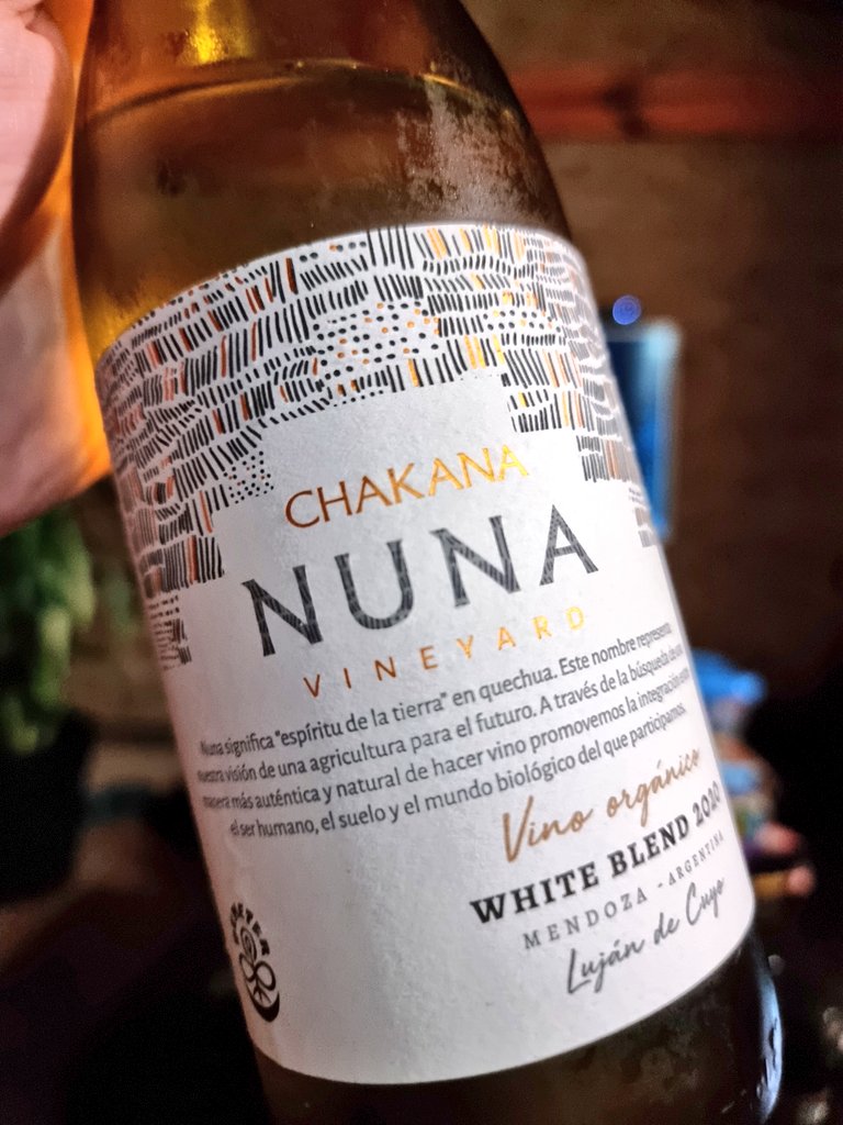 2 blanquitos ricos de este finde. Picolit de <a href="/vinaaliciawine/">Bodega Viña Alicia</a>. Aromaticamente muy cercano a un semillon, aromas de fruta blanca, meloso, buen volumen de boca  y acidez equilibrada. 
El Nuna es hermoso, fruta blanca/tropical, floral y muy fresco, rico y peligrosamente bebible!!
