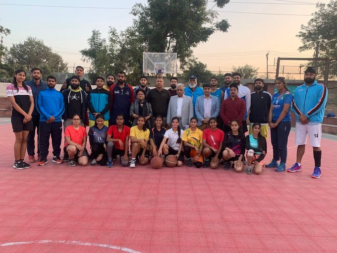 jaat1313's tweet photo. #JammuAndKashmir  Men and Women teams have been selected for the North Zone Senior National #Basketball #Championship which is scheduled to be held at j&amp;k.
#IndianArmyPeoplesArmy
#السعودية_فلسطين 
#كأس_العرب 
#جورج_قرداحي 
#صباح_الخير https://t.co/DOxTmWzTsH