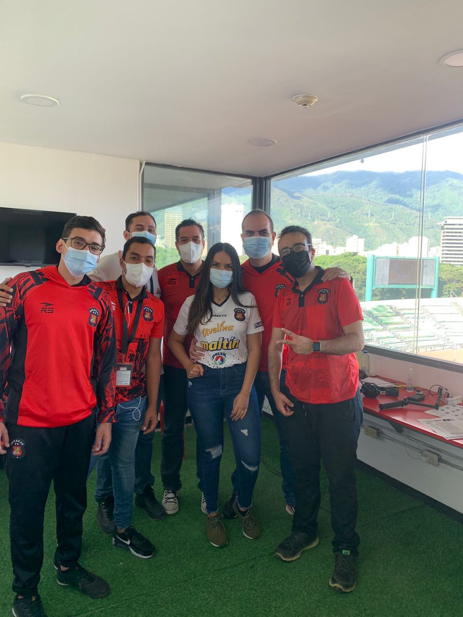 PumaRodriguezz's tweet photo. Somos el circuito de radio oficial del Caracas FC📻🔴⚽. !Vamos equipo! @Hot94 @deportiva https://t.co/EtXCwVINDj