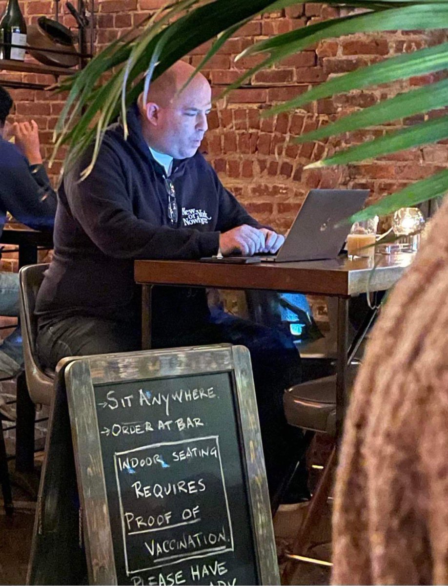 JackPosobiec's tweet photo. Spotted in NYC tonight https://t.co/90lRJ28uUl