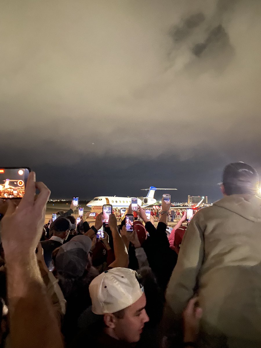 OUBarstool's tweet photo. What a scene https://t.co/bKQzR0ntfe