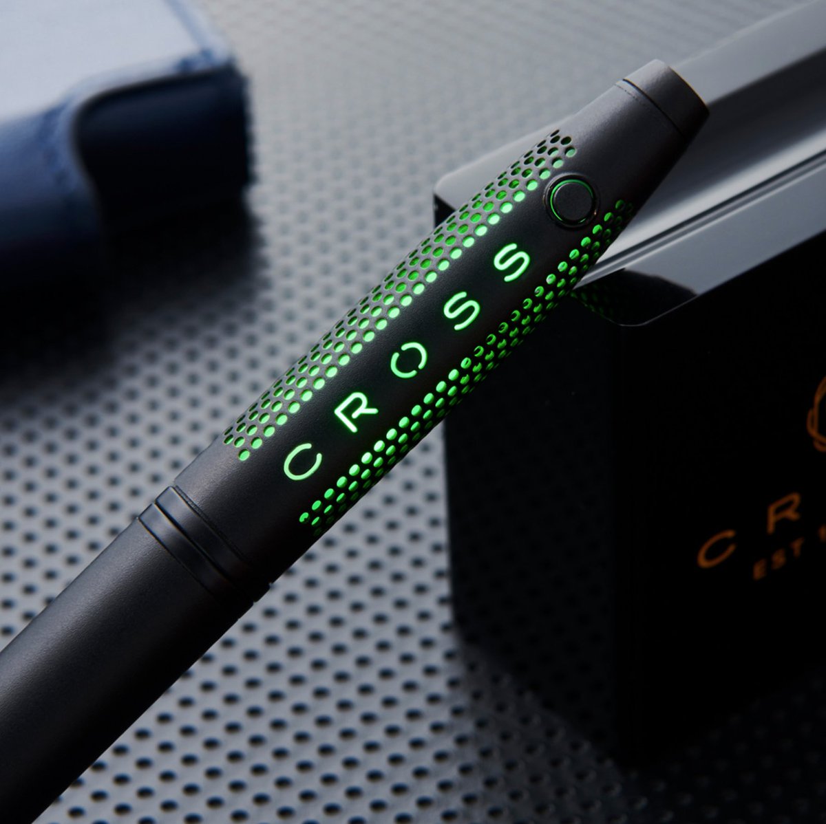CrossMX's tweet photo. ¿De qué color será tu día? New Cross Lumina te deja decidir. La innovación tecnológica se encuentra con un legado de escritura fina en el primer Cross Pen que se ilumina. Cambie de un color a otro cuando lo desee. https://t.co/j7c32tOd13