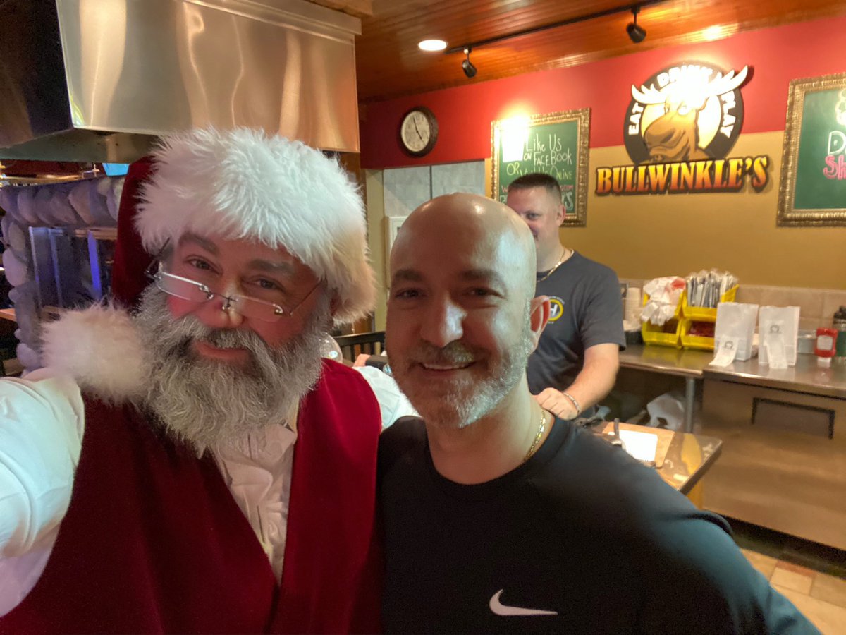 BobFuchs6's tweet image. Thank you Bullwinkles for buying Santa’s dinner after a long day of spreading Christmas magic!