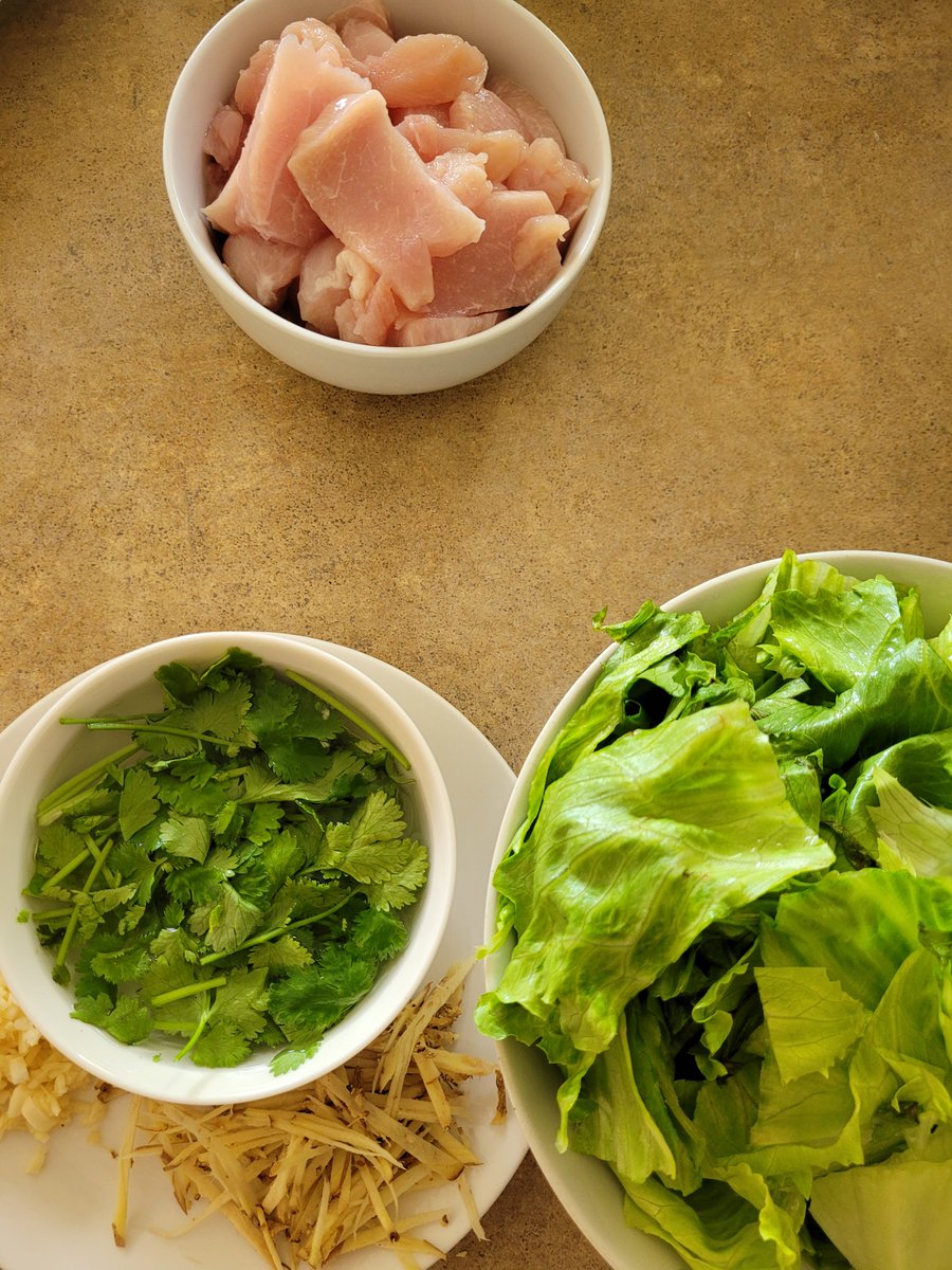 SoonLeeNZ's tweet photo. Rice (in cooker), Wilted lettuce with garlic. Chicken, ginger, oyster sauce. #CookingDiary #LockdownCooking #CookingWithLisa 
@lisaowennz #CookingWithCheckpoint 
@CheckpointRNZ https://t.co/S3KoxeH8m4