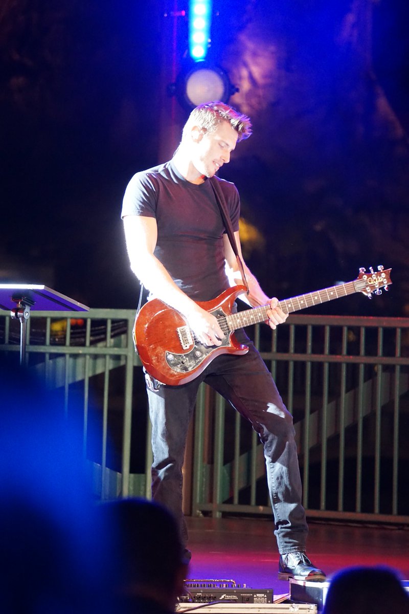 ken_robles's tweet photo. @DreyC_Official saw you at Disney Springs tonight. Thanks for the dope show! Here's a few of the shots that I took earlier. https://t.co/xBqbYGoW9F
