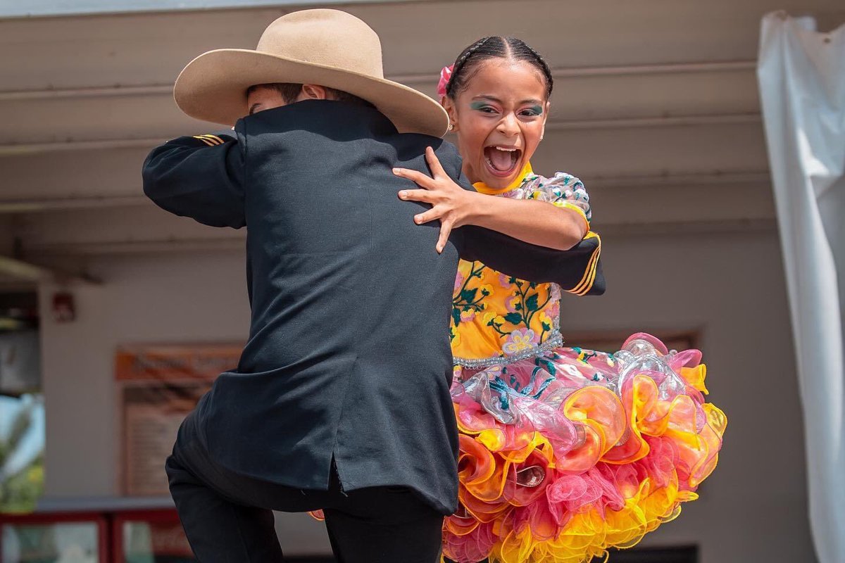 WYNAgencia's tweet photo. Eso es #Guaviare: pasión.
Niños, niñas y jóvenes haciendo vibrar el alma y erizar la piel.
Una forma sencilla de apoyarnos es siguiendo nuestras redes:
https://t.co/EdAVxhBDIy
…
#cultura #pasion #dance #danza #colombia🇨🇴 #llano #amazonia #teamwyn https://t.co/rE2eo0JAJ2