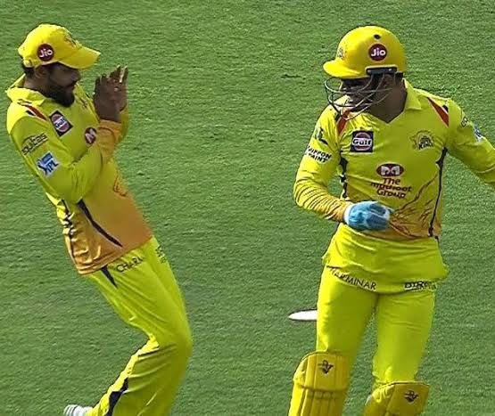DhoniArmyTN's tweet photo. Iconic moments of MS Jaddu duo 😂💛

#HappyBirthdayJadeja | @MSDhoni https://t.co/aj7XNIWR5o