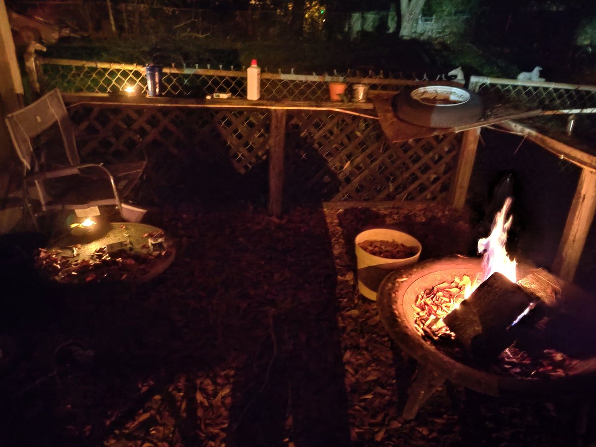 panter602's tweet photo. So those of you that play with me on the graveyard shift, this is why y'all hear crickets and bullfrogs 🐸
This is my spot, nobody comes out here but me.I need to fix it up. Don't wanna wake the guys 😬
#outinthewoods #missingTX https://t.co/MyYmU6fXEW