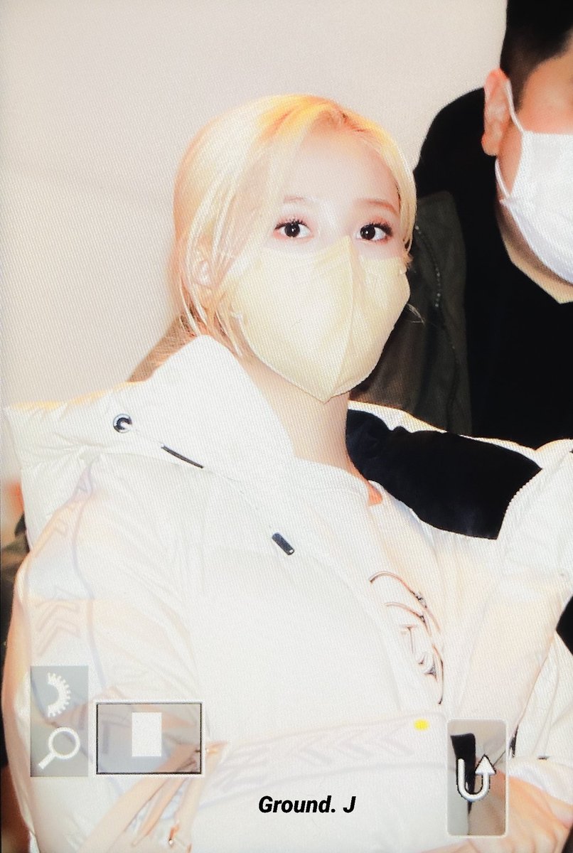 211206 출근 #스테이씨 #재이 
아이돌은 아이돌인가방 !