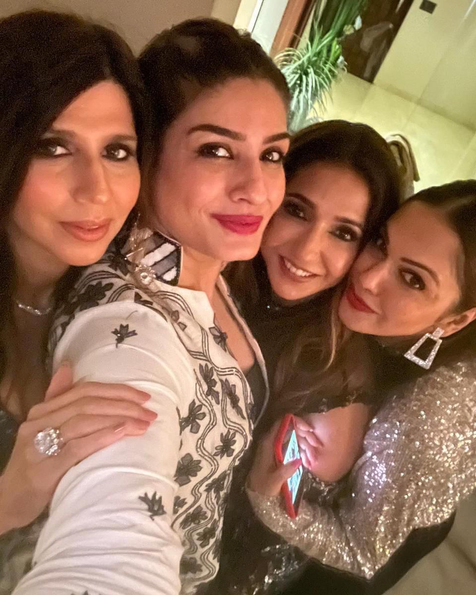 Isha Koppikar tweet media