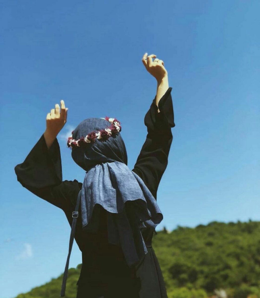 وَ كل روحٍ ياللّه تُخبئُ وجعًا وَ تكبُت همًا
وَ تشكو مرضًا وتذرفُ دمعًا و تلتهبُ قهرًا
أرزِقها صبرًا يالله و إمنحها بهِ أجراً 🍃🥺
#صباح-الخير