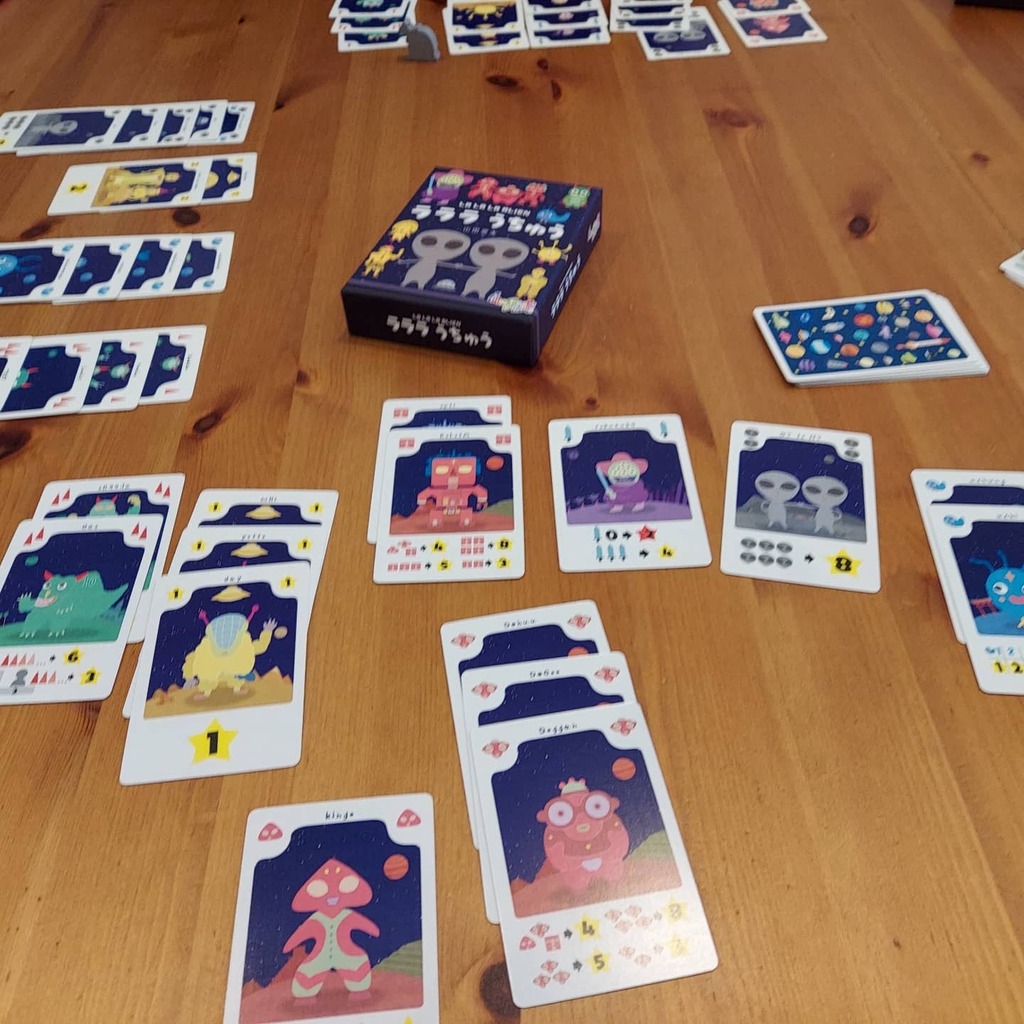 #山田空太　様の　#ラララうちゅう　が楽しまれています！
カードを６枚選ぶだけの簡単なシステムなのに高得点となるセットを取るのが本当に難しいバランスです

#ボードゲームカフェ
#ボードゲーム
#boadgames 
#7Gold
#近大通り