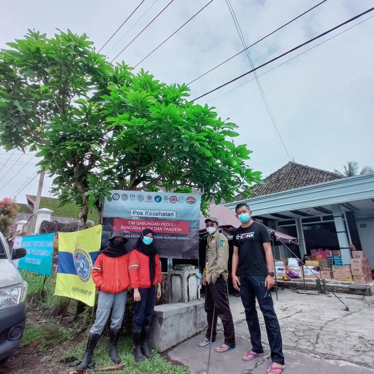 Mari peduli, mari berbagi! 

Tim tanggap bencana WANALA saat ini sedang berada di posko gabungan UNAIR. Bagi teman2 yang ingin membantu bisa menyalurkan melalui info di bawah ini.

Semoga saudara kita bisa terus keikhlasan dan keadaan dapat segera kembali normal.

#VIVAWANALA