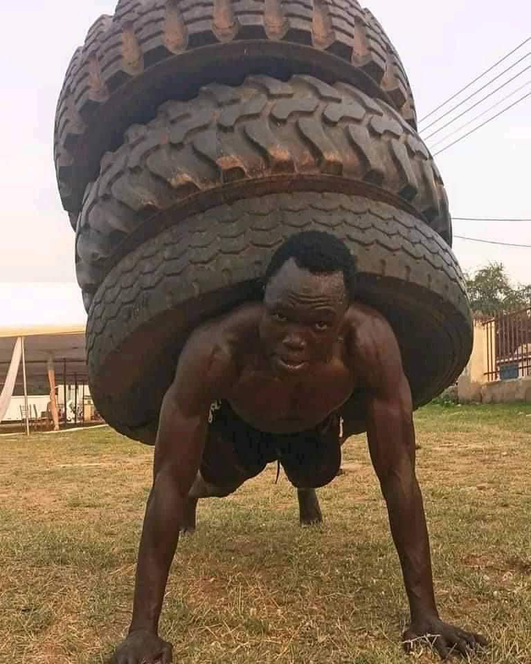 hot100_ug's tweet photo. South Sudan kickboxer James Majok Geu trains ahead of his return fight with Moses Golola later this month. #HotUpdates🔥 https://t.co/nx2n1ssCHB