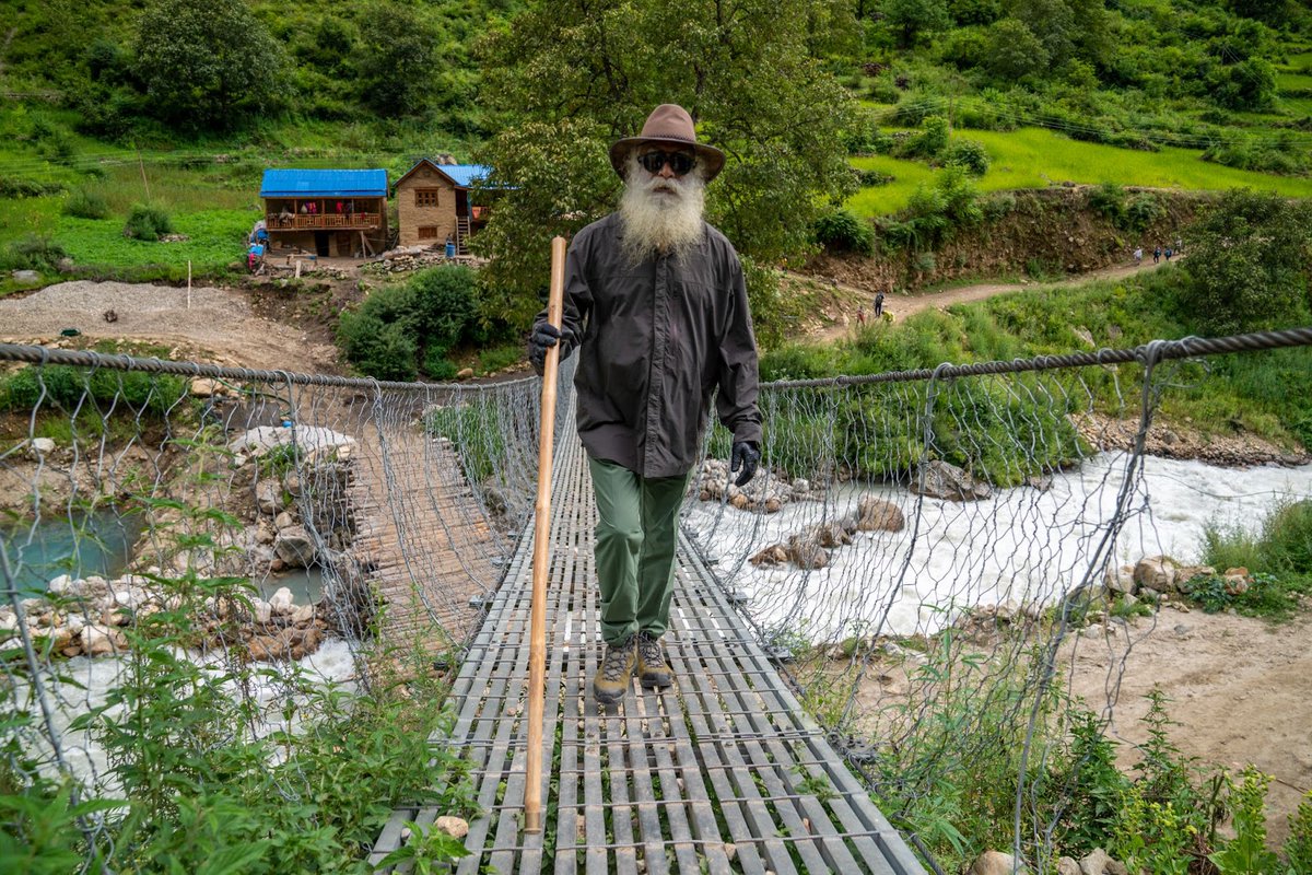 IshaSacredWalks's tweet photo. “There is a distance between possibility and reality. Do you have the courage and commitment to walk this distance?” @SadhguruJV #SadhguruQuotes #MondayMotivation https://t.co/4vtRdk7Z1s