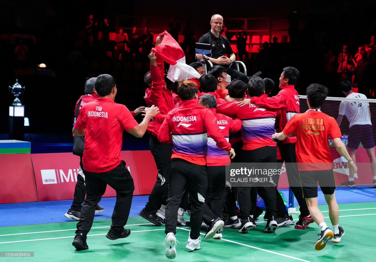 SeptianAL16's tweet photo. Mendapatkan Prestasi Gak Semudah Kau Berbicara Parguso 😤😤
#PrestasiButuhApresiasi #ApresiasiUntukAtlet #ApresiasiAtletBadminton https://t.co/Zqd1w2CT4z