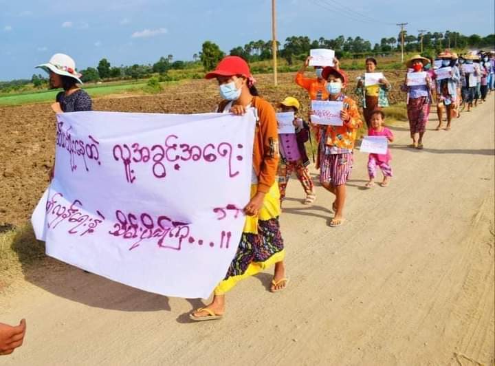 Marching strike with shouting slogans to overthrow the Military Dictatorship in Salingyi and Yinmarpin.

FREEDOM FROM FEAR 
#WhatsHappeningInMyanmar
#TerroristsJunta #Dec6Coup
