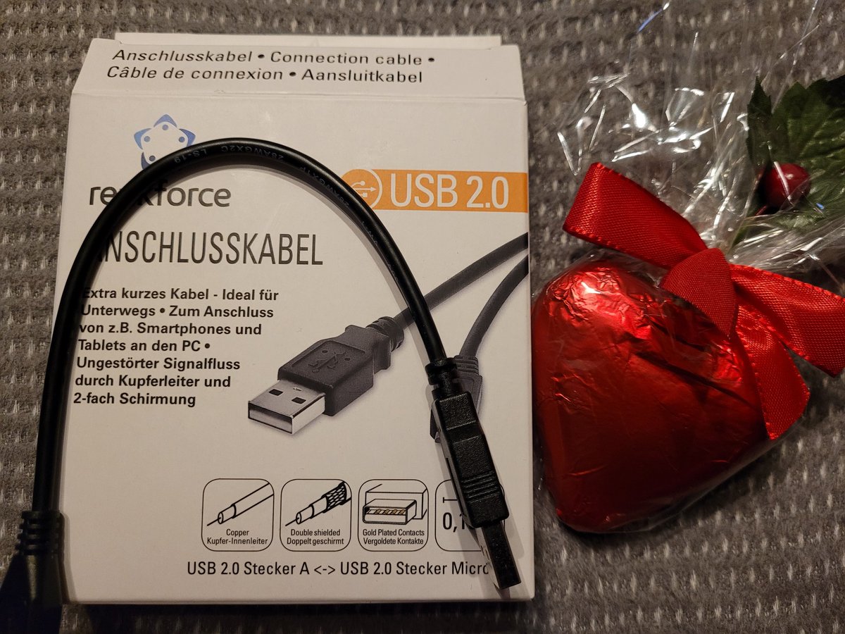 karolag19's tweet image. Schaut mal, der Nikolaus 🎅 hat mir ein kurzes #USBKabel gebracht 😊
Guten Morgen, einen angenehmen Montag und lasst euch den Kaffee ☕🍩 schmecken  🕯🎄🕯🎄🙋🏻‍♀️