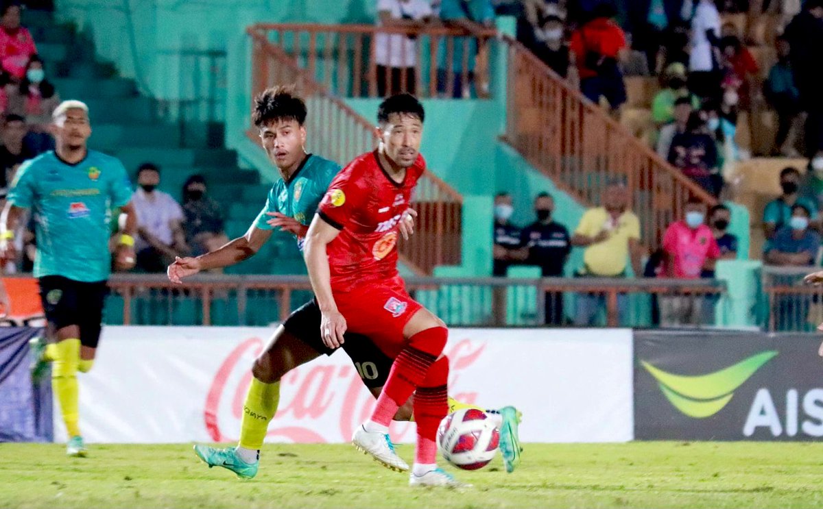 9日目: Ligaresta Pro
タイリーグ デビュー‼️⚽️🇹🇭
mixスタッドを履く選手がいるピッチコンディション…固定でもしっかり芝を捉え複雑なステップや急な方向転換も不安なくできた。ケ