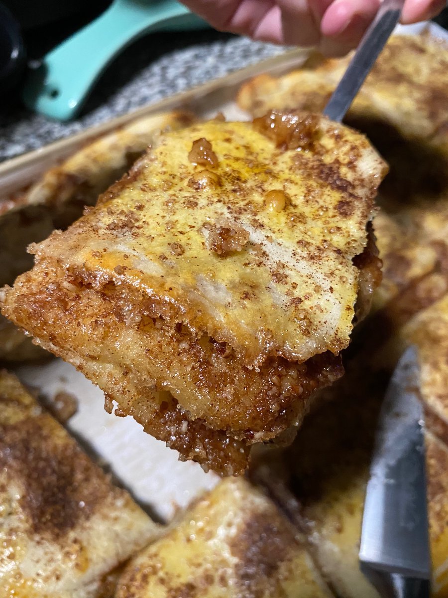 _natsue's tweet photo. Made @joannagaines’s cinnamon squares tonight. My first time working with yeast, and I have NO RAGRETS. 😂😍🤤 I added cinnamon sugar on top because why not? 🤪 @magnolia @magnoliatable @magnolianetwork https://t.co/hZEExkbGOZ