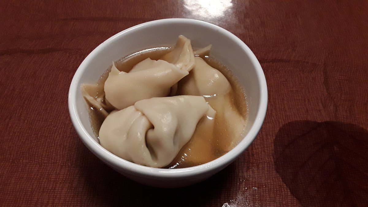 Dimsum8one's tweet photo. Went to a buffet just to have one small bowl of wonton soup. #yummy https://t.co/yNphyaDOfT