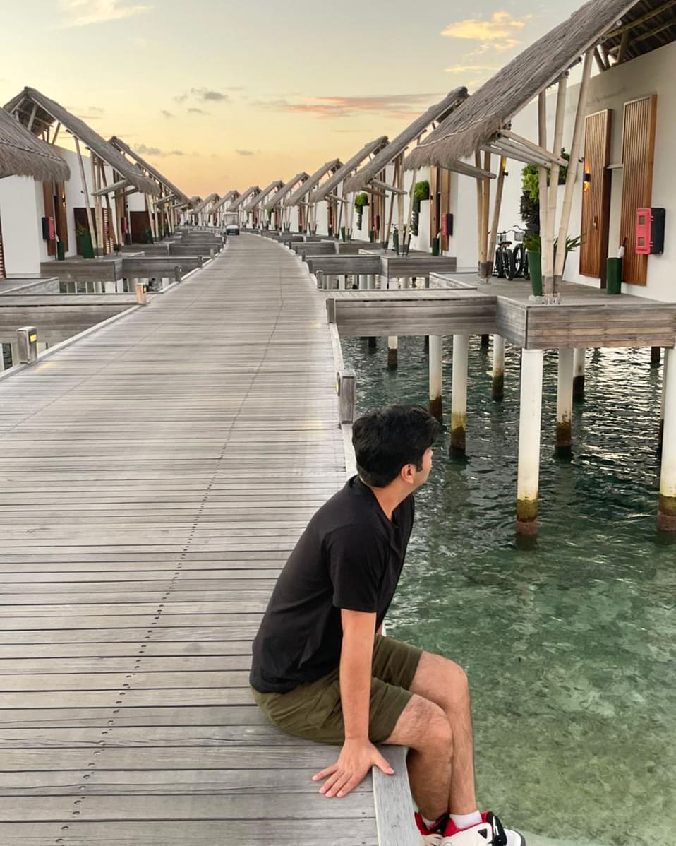 Love affair with a view ♥️

And as they say - “Love is the Food for life and Travel is the Dessert.”

Hope you all have a great week ahead! 

Are you travelling anywhere right now or just enjoying your cozy home? 

#travel #travelwithkunal #chefkunal #kunalkapur #Maldives #Monday
