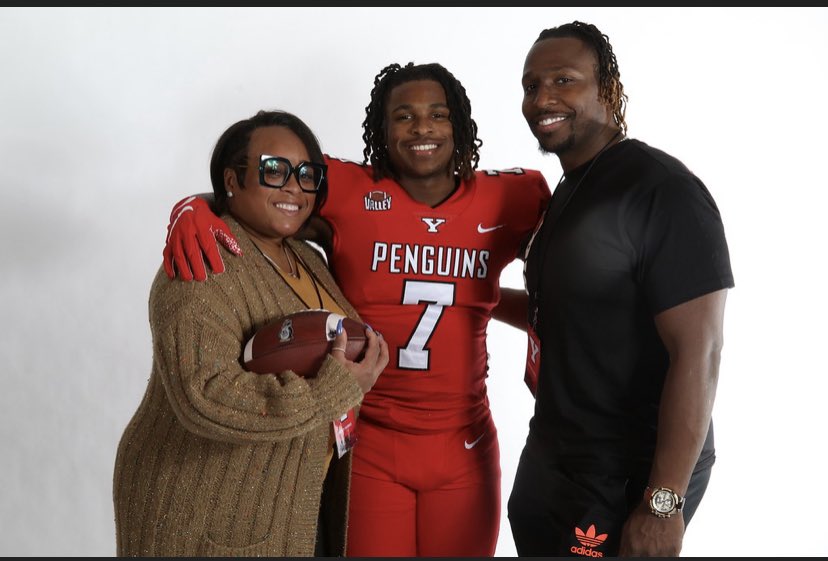 Cephus Lee Harris III (@cephus_harris3) on Twitter photo Had a wonderful visit at Youngstown thank you guys for everything go Guins!!🐧🔴⚪️<a href="/ysufootball/">Youngstown State Football</a> <a href="/YSUsports/">Youngstown State Penguins</a> <a href="/CoachSpalding_/">Devon Spalding</a> <a href="/Coach_Sinagoga/">Josh Sinagoga</a> <a href="/fbcoachdp/">Doug Phillips</a> Had a wonderful visit at Youngstown thank you guys for everything go Guins!!🐧🔴⚪️<a href="/ysufootball/">Youngstown State Football</a> <a href="/YSUsports/">Youngstown State Penguins</a> <a href="/CoachSpalding_/">Devon Spalding</a> <a href="/Coach_Sinagoga/">Josh Sinagoga</a> <a href="/fbcoachdp/">Doug Phillips</a>