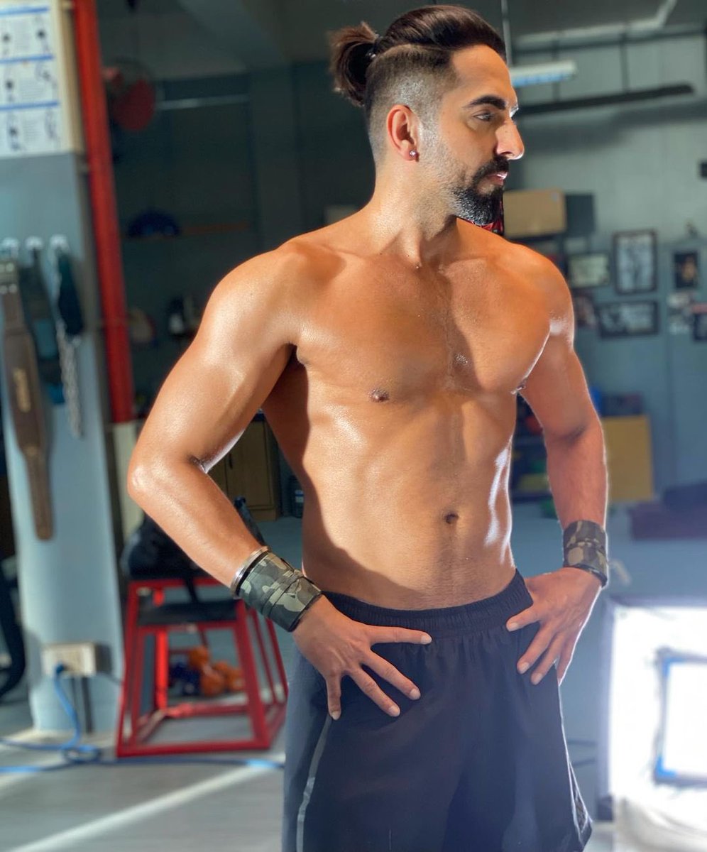 ayushmannk's tweet photo. #MondayMotivation

#ChandigarhKareAashiqui

#10thDec https://t.co/Laa2JTWbxL