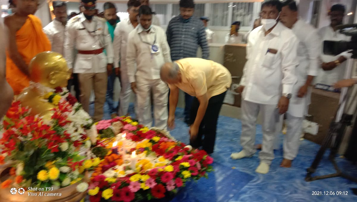 Prksh_Ambedkar's tweet photo. बाबासाहेबांचे आयुष्य म्हणजे अत्युच्च संघर्षाची व त्यागाची यशोगाथा, आभाळाएवढ्या आव्हानांना टक्कर देऊन लढलेलं आणी जिंकलेलं युद्ध. बाबासाहेबांनी जिंकलेल्या त्या युद्धामुळेच आज आपण स्वतंत्र आहोत. हे स्वातंत्र्य पुढच्या पिढीला द्यायचे असेल तर आपण सर्वांनी बाबासाहेबांच्या
१/१ https://t.co/VBxtNkaHUU