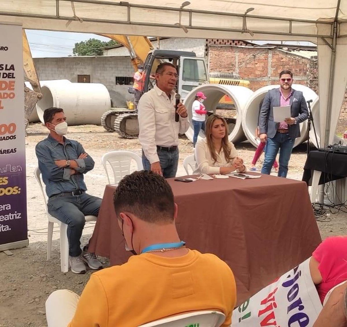 CeibosLos's tweet photo. Como presidente participe en la inauguración de los inicios de trabajos del alcantarillado fluvial en  Santa Beatriz,  construcción de aceras, bordillos y ramales para el drenaje de la aguas lluvias en nuestro sector, gracias @AlcaldiaMilagro @DanielaAsan y @pacoasan https://t.co/C40EDNL00i