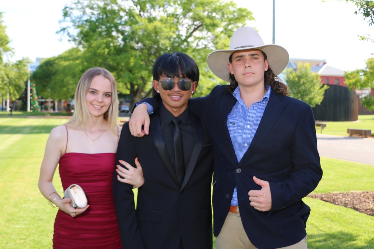 WodongaSeniorSC's tweet photo. Year 12 students celebrated a culmination of 13 years of formal schooling at their Valedictory held on Thursday night #GottaBeAtWSSC https://t.co/zJwSr9onlI