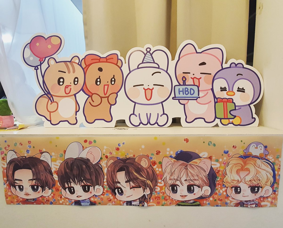 MARLANG_TXT's tweet photo. 카페 로제

한 걸음씩 움직일 때마다 사진 찍은 것 같아요😭
토란님, 일톤님 그림 보며 너무 좋다...라는 말밖에 안 한 것 같아요🥺 줄서서 2층에서 3층으로 이동 하는데에 작품들 보느라 시간 완전 순삭😲 예쁜 그림들과 이벤트 감사해요❤
#다정한_수빈이의_포근한_겨울
#Sweet_winter_with_Soobin https://t.co/QjUnimdgU8