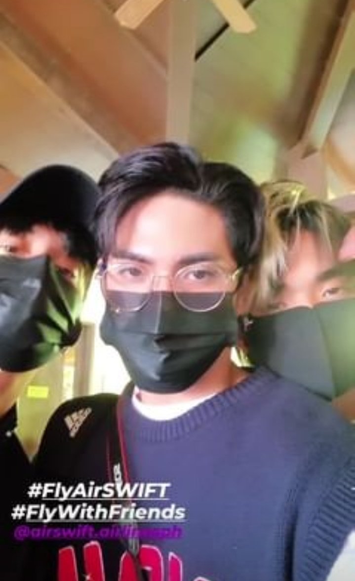 cherluna25's tweet photo. What if endorsement pala to for an airline kaya flex na flex nila ung tagline? 🤔👀🤡

#FlyAirSwift #FlyWithFriends
@SB19Official #SB19 https://t.co/uUAW1Qztpd