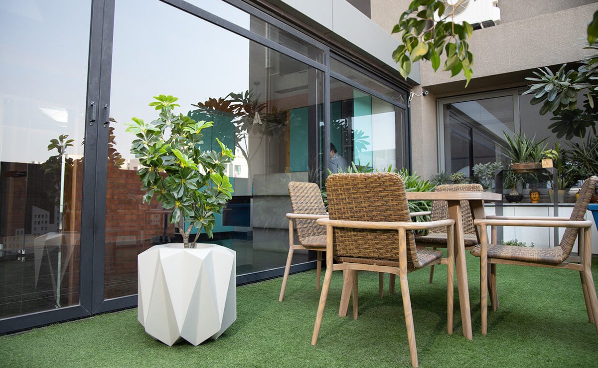 Bonasilaplanter's tweet photo. Escon is admired by lovers of symmetry. Characterized by distinctive edges, Escon is sure to make your spaces stand out.

#BonasilaPlanters #bonasila #designerplanters #FRPPlanters #planters #homedecor #interiordesign #plantlovers https://t.co/wkjy1EfARX