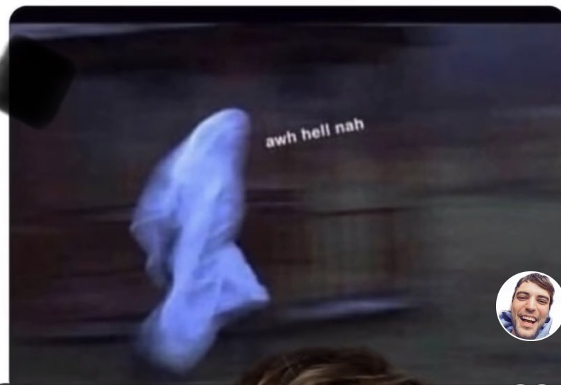 cap_khi's tweet photo. Me running from the car that prolly seen me fuckin me gf in da weirdest places https://t.co/6ikxvZuiuF