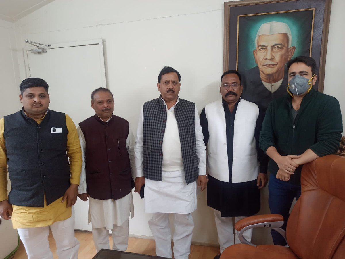 PurvanchalRld's tweet photo. पूर्व राज्यसभा सांसद देवी सिंह जी के पुत्र पीयूष सिंह उर्फ लोहा सिंह जी( देवरिया) राष्ट्रीय लोकदल के राष्ट्रीय अध्यक्ष चौधरी जयंत सिंह जी की उपस्थिति में राष्ट्रीय लोकदल में शामिल हुए। @TeamRLD1 https://t.co/iILC3kaiZe