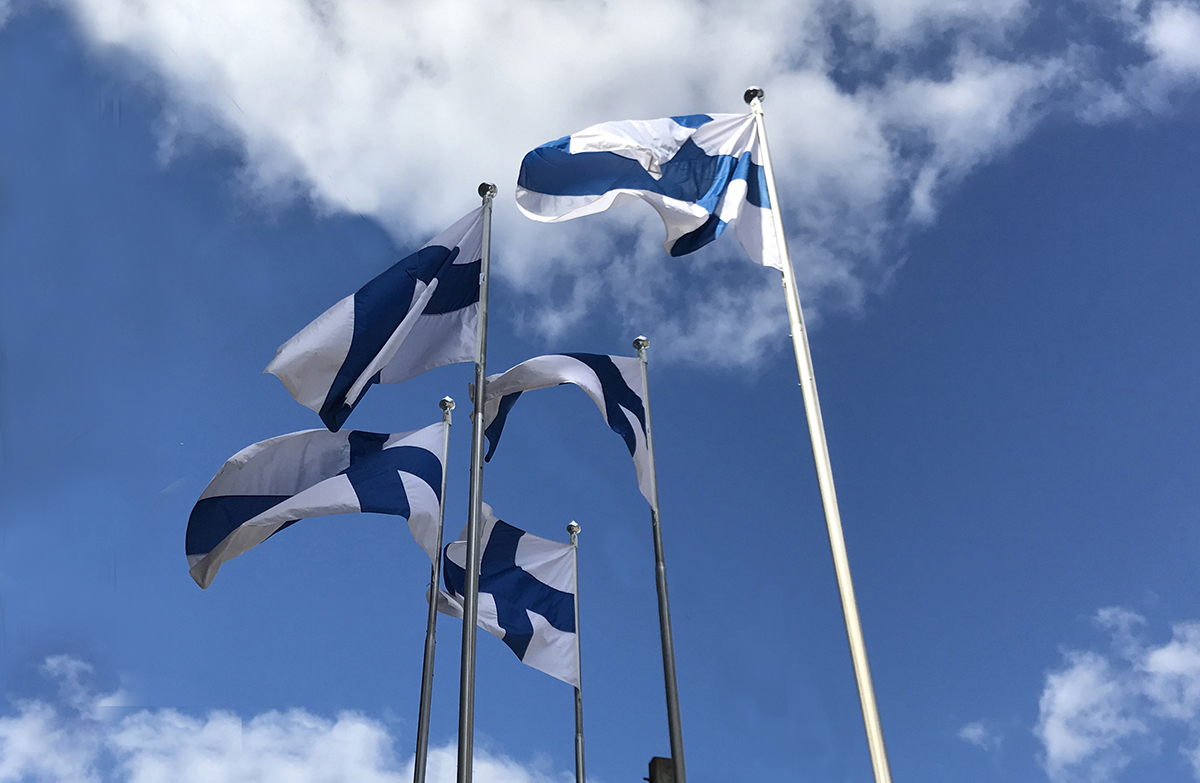Sisaministerio's tweet photo. Itsenäinen Suomi täyttää tänään 104 vuotta 🇫🇮!
Hyvää #itsenäisyyspäivä​ä kaikille!

I dag fyller det självständiga Finland 104 år 🇫🇮! 
Glad #självständighetsdag till alla!

#liputus #flaggning https://t.co/VN3jTgVcGI