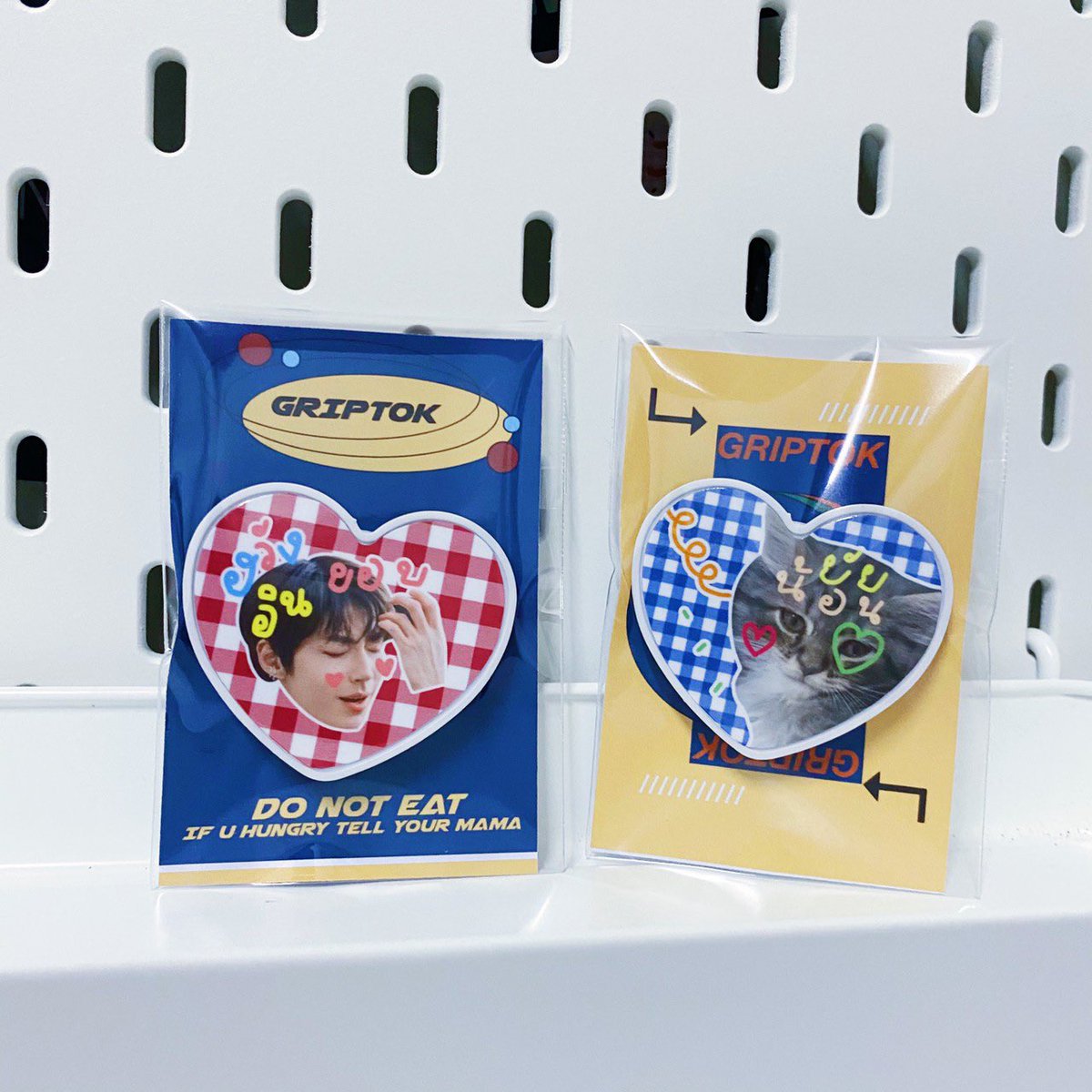 studio_pola's tweet photo. Griptok รับสั่งทำไม่มีขั้นต่ำ📮
รับผลิต มีเรทราคาส่ง สอบถามได้
เลือกรูปส่งมาเองได้ ไม่มีขั้นต่ำ คละลายได้
⟡ ฐานมี 2สี ขาวและดำ ⟡
🧤 ⌗วงกลม 60฿ , แบบหัวใจ 70฿
#griptokpola #griptokth #griptokkorea #griptokสั่งทำ #รับผลิตgriptok #ตลาดนัดkpop #ตลาดนัดtresure #ตลาดนัดnctdream https://t.co/VQ9cG6M84O