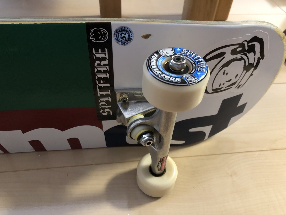 celu_itfm's tweet photo. コニカルフル52mmの99Dぃぃぃ🛹
さぁこれでモノのせいに出来なくなったぞ❓練習しろよ❓俺😇
#スケボー
#SPITFIRE
#FOMURAFOUR
#ConicalFull https://t.co/8IM9vblK4e