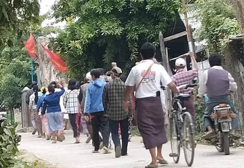 Madi_elf's tweet photo. Locals of Seik-Khun village, ShweBo Tsp staged a marching strike to overthrow genocidal dictatorship. #Dec6Coup #TerroristsJunta #WhatsHappeningInMyanmar https://t.co/9tTGBuo3JB