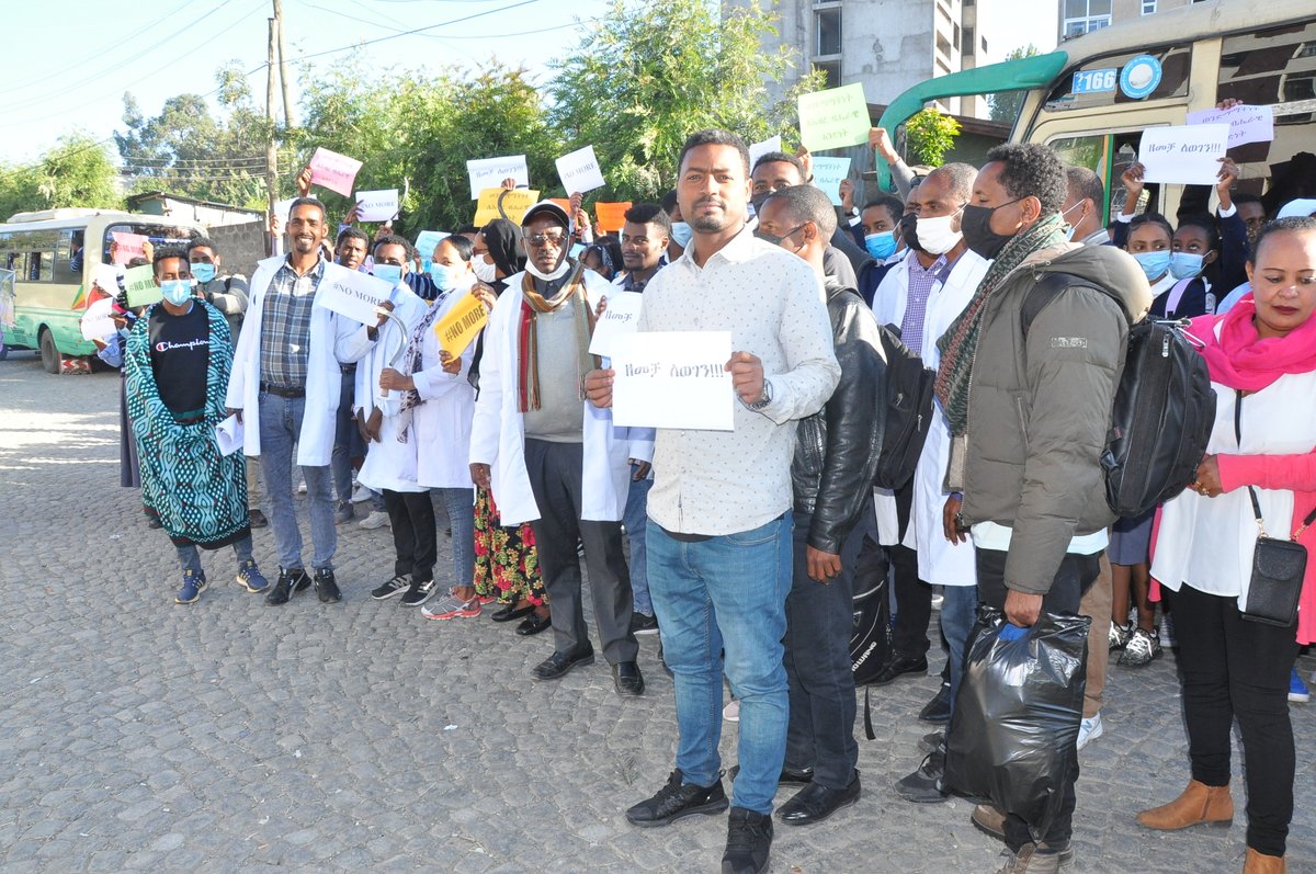WeredaBole04's tweet photo. የቦሌ ክ/ከተማ ወረዳ 04 አስተዳደር የትምህርት ጽ/ቤትና የ2ተኛ ደረጃ ት/ቤቶች የዘማች ቤተሰቦች ሰብል ለመሰብሰብ ለ��ዘምቱ የትምህርት ማህበረሰብ የአስተዳደር ሰራተኞች እንዲሁም የዶክተር ሀዲስ አለማየሁና የማሪያ ሮባቶ ካቶሊክ ት/ቤት ተማሪዎች https://t.co/B6nNg1nTiB