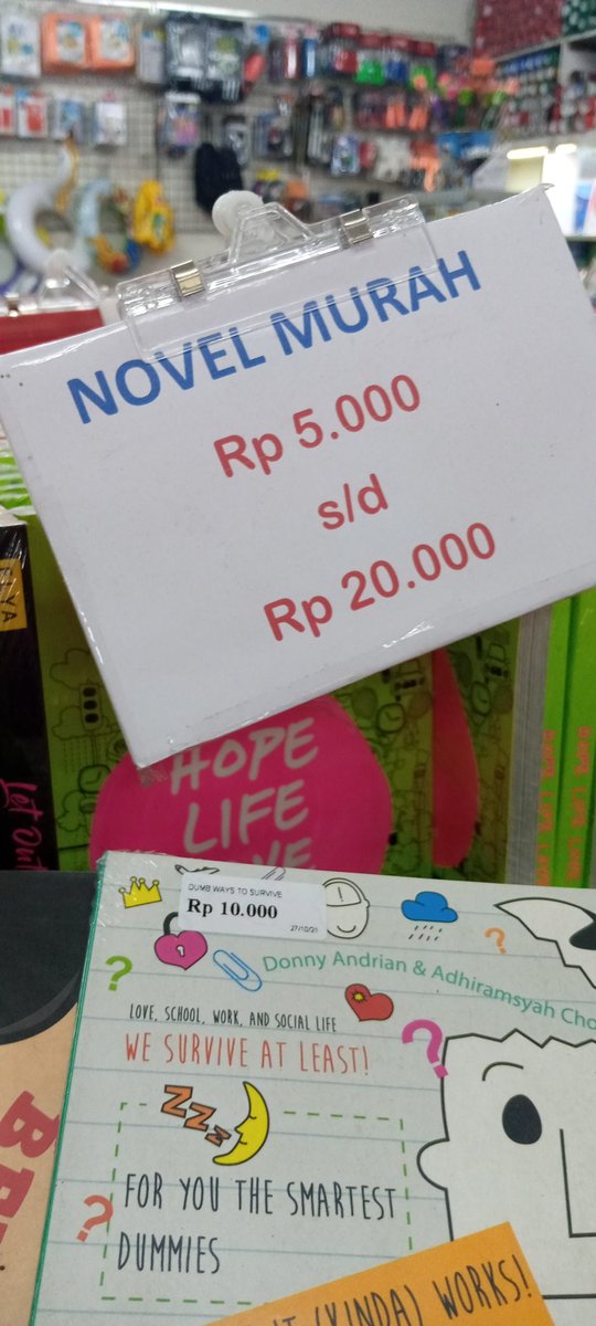 literarybase's tweet photo. Please, help. Aku kalap 😭 /LT https://t.co/x5eHzTV9vB