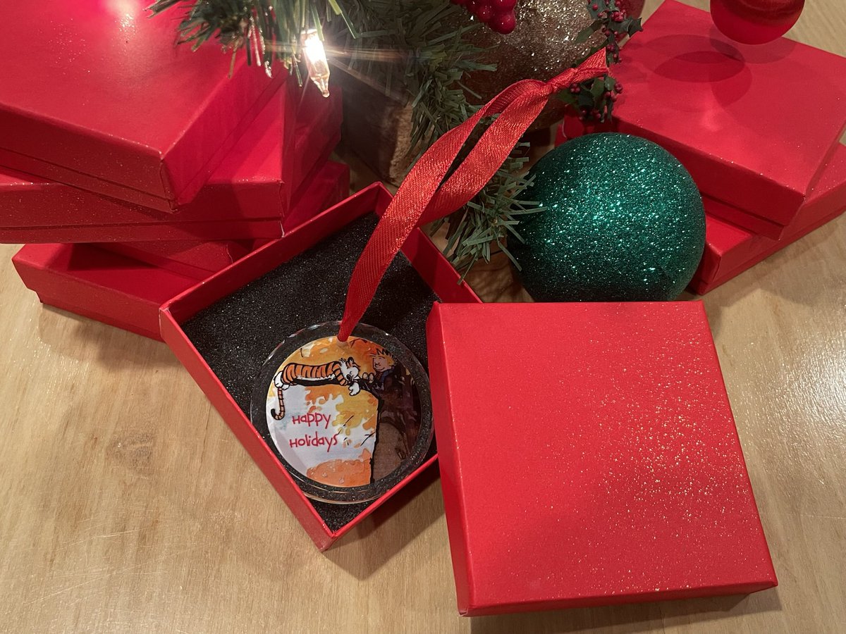 CandHfandom's tweet image. You asked &amp;amp; we listened, buy 3 get 2 free is now a daily deal! Or you can scoop up all 13 ornaments for 50% off! Treat yourself or treat everyone on your list this year!🎁👦🏼🐯 
Coupon code:BUY3GET2FREE
Rt this for a chance to WIN a free ornament.

Only at calvinandhobbesfandom.com