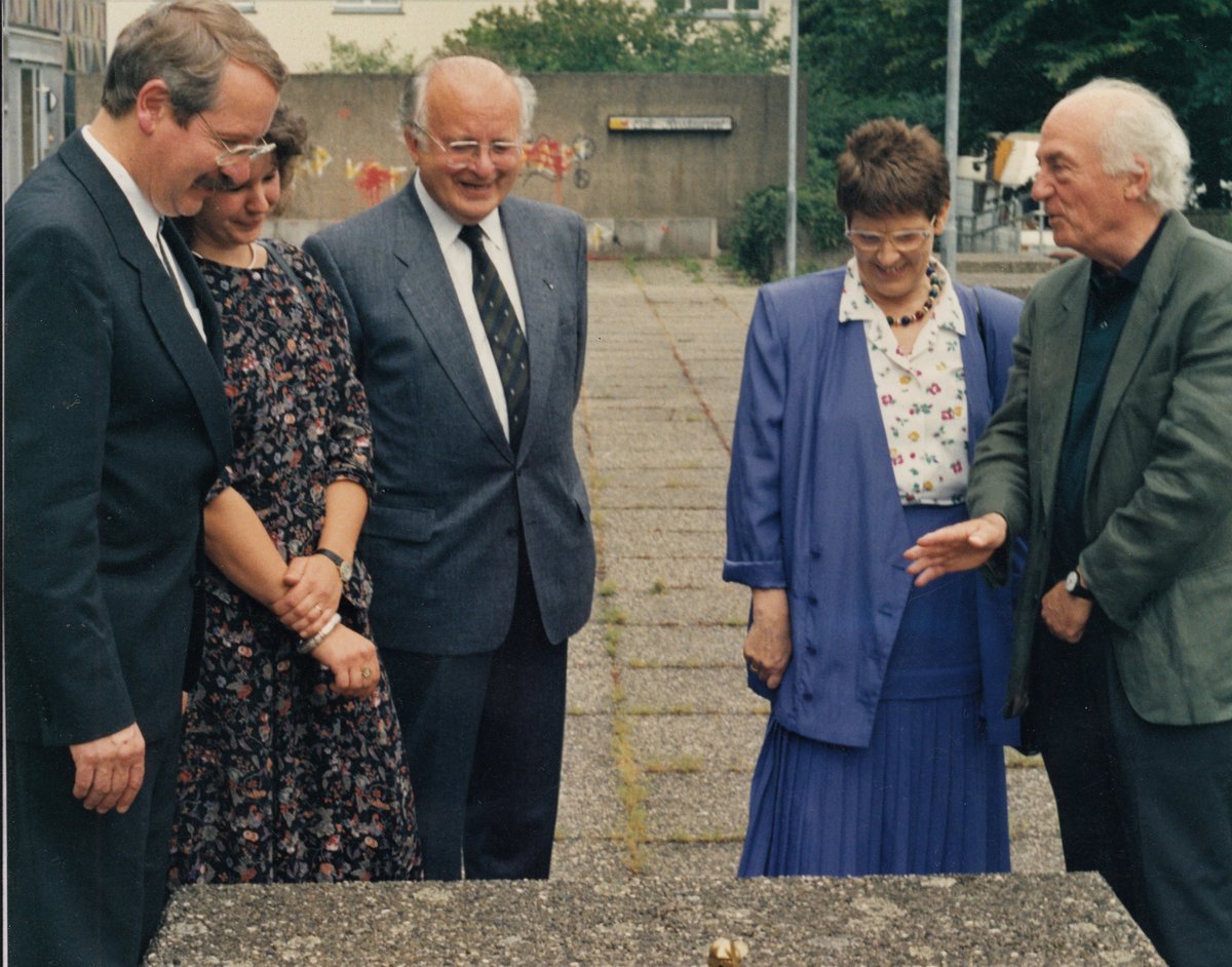 Es war einmal
Rückblick auf Rezensionen zwischen 1990 und 2010
WORM UP!, Alex Randolph, Abacus 2008
Mit Autorenporträt auf dem Cover, fünf Jahre nach Randolphs Tod eine schöne Reminiszenz an den Altmeister aus Venedig.
mit80.de/index.php?/arc…