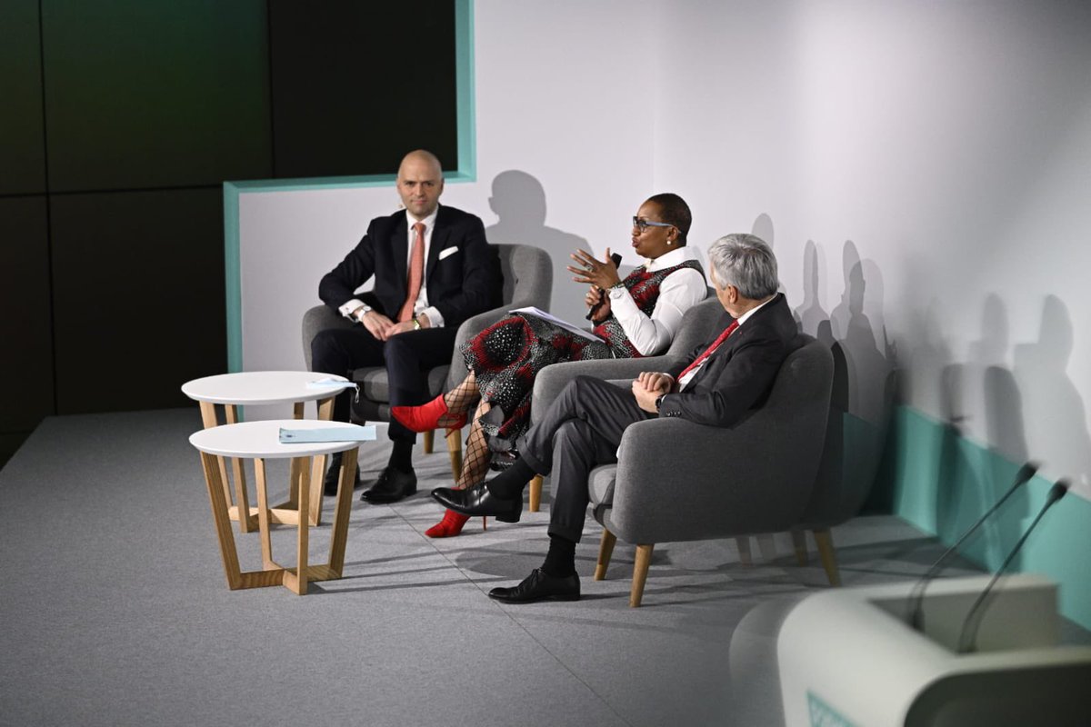 Avocats_Paris's tweet photo. Merci aux grands témoins @SandieOkoro @dreynders @NASSIBAK pour leur participation au #ParisLegalMakers @batonnierparis @NavacelleAvocat https://t.co/PdWSYdksON
