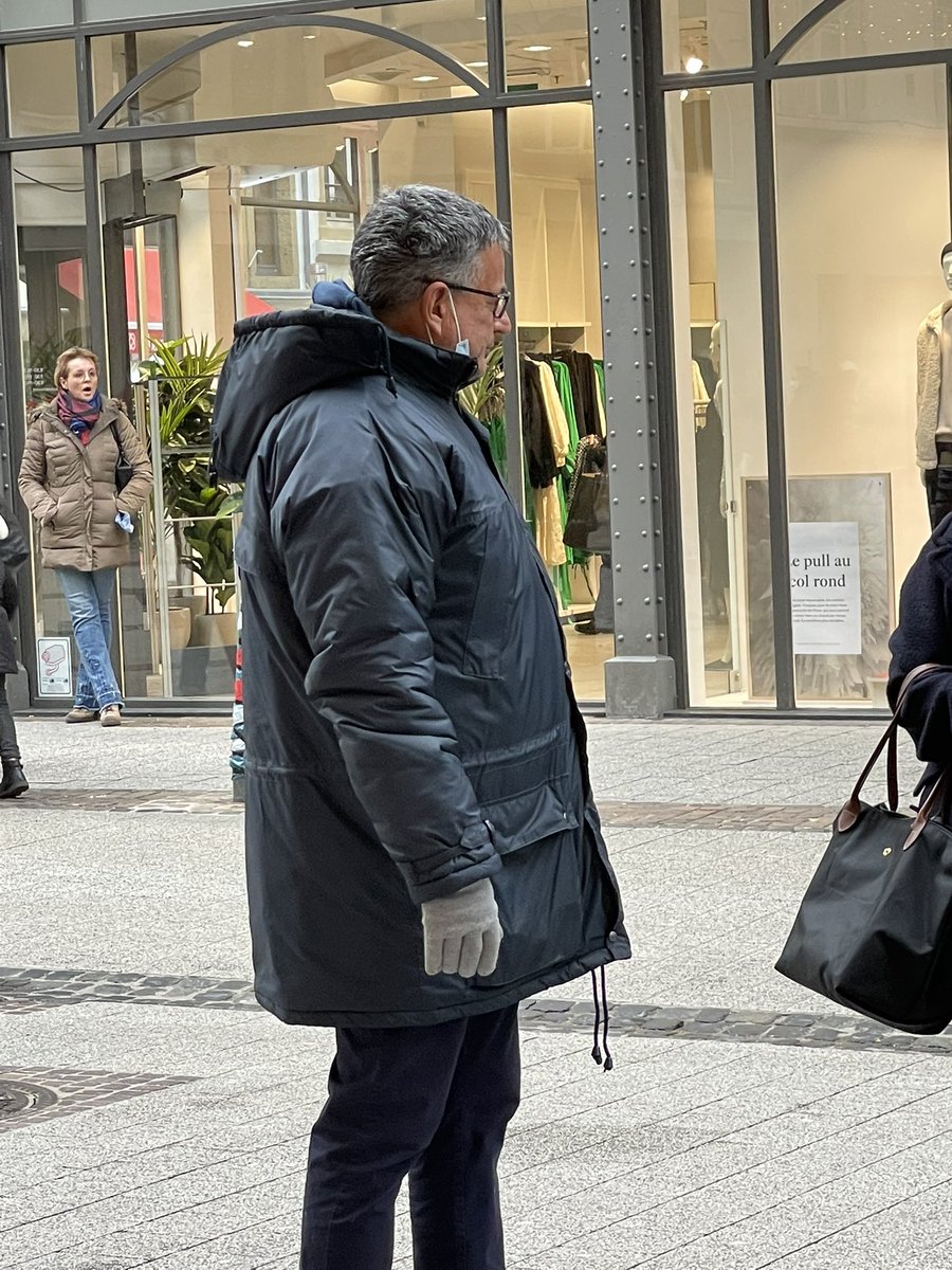 TheoMRK's tweet photo. @CityLuxembourg we have been lining up for 2 h in the cold for #booster while priority is given to #1stdose by a security person with no mask???? https://t.co/w8mmNHZi1B